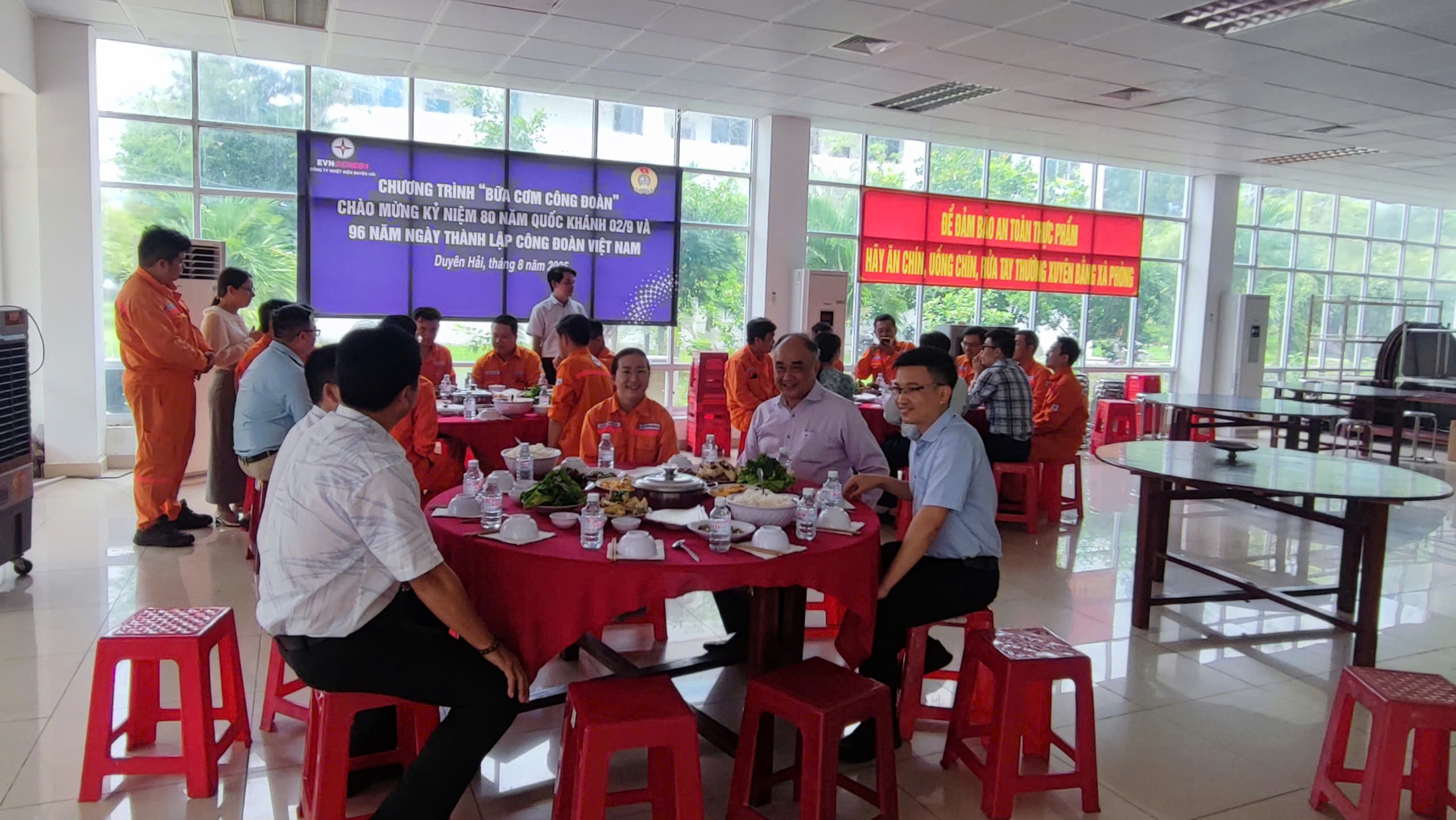 Công đoàn Công ty Nhiệt điện Duyên Hải tổ chức “Bữa cơm Công đoàn” gắn kết người lao động 9