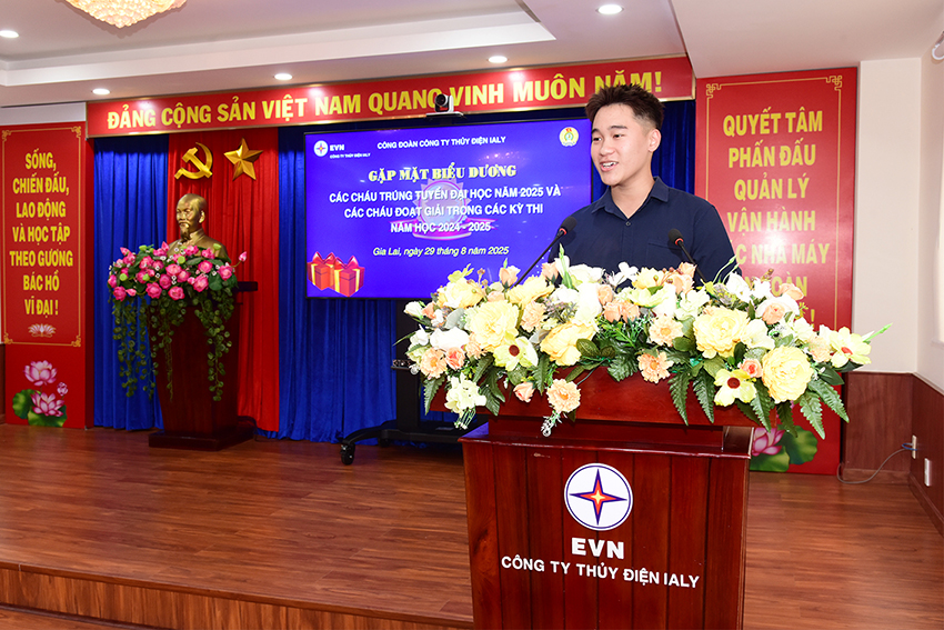 Công đoàn Công ty thủy điện Ialy tổ chức Gặp mặt các cháu có thành tích học tập tốt năm học 2024 - 2025 2