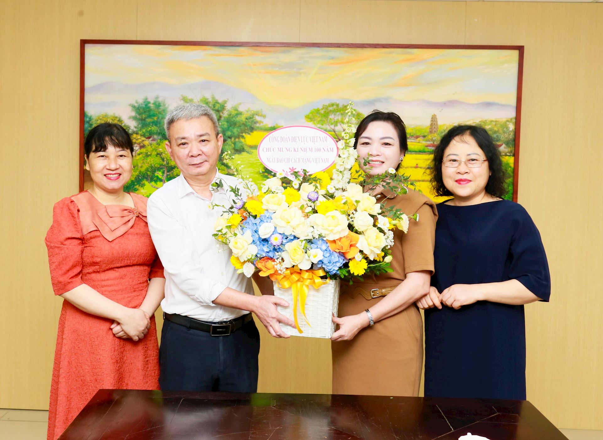 Công đoàn Điện lực Việt Nam: Chúc mừng các Cơ quan Báo chí nhân kỷ niệm 100 năm Ngày Báo chí Cách mạng Việt Nam