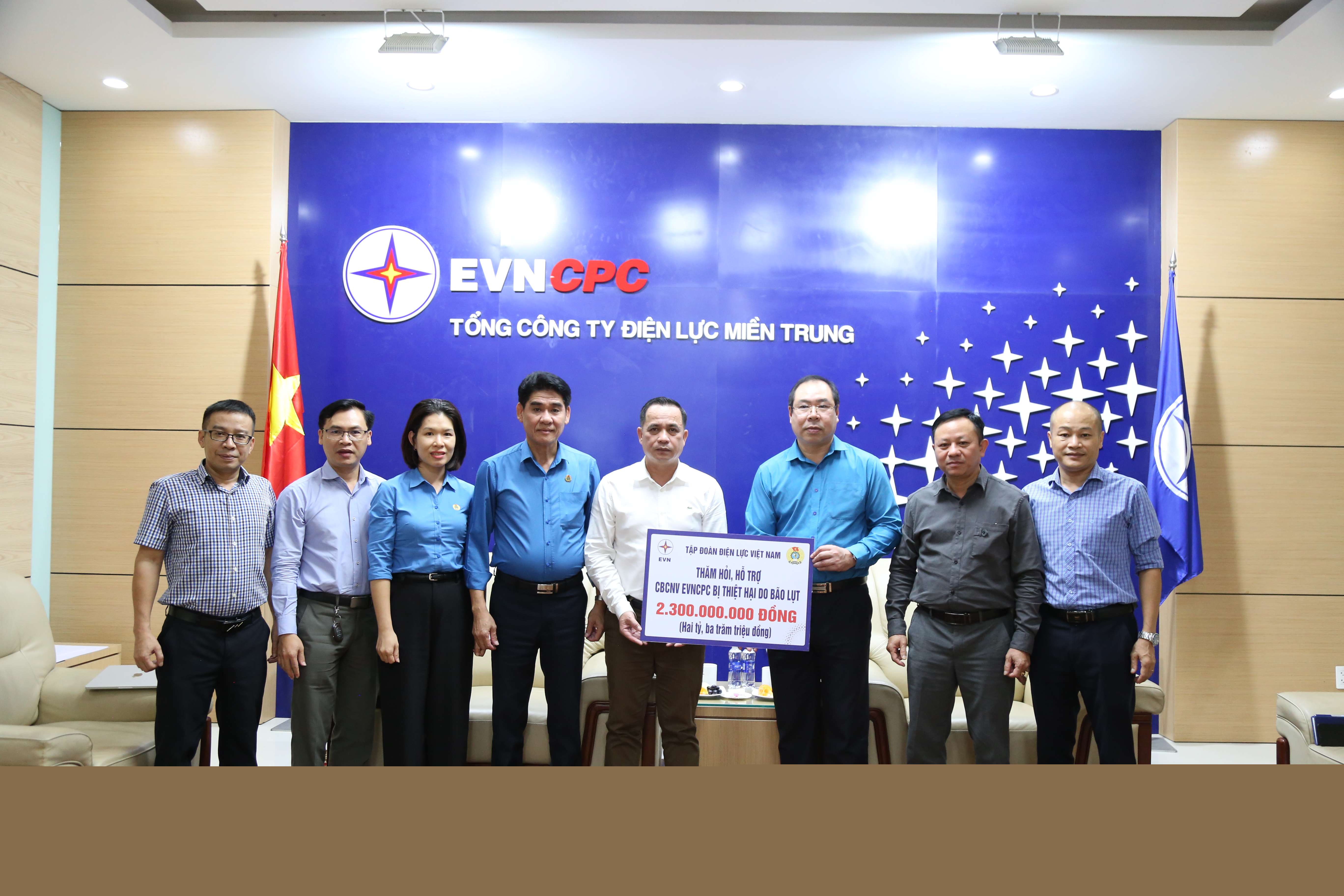 Công đoàn Điện lực Việt Nam thăm, động viên cán bộ công nhân viên EVNCPC khắc phục hậu quả bão lụt 1