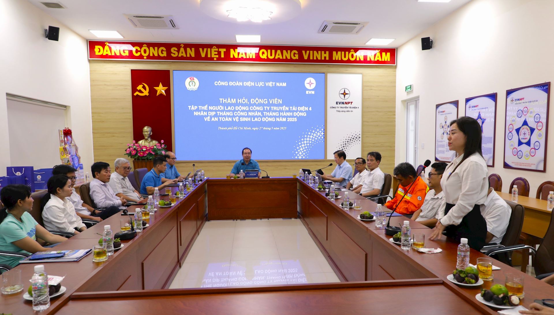 Công đoàn Điện lực Việt Nam thăm hỏi Công ty Truyền tải điện 4 nhân Tháng Công nhân và Tháng hành động ATVSLĐ năm 2025 4