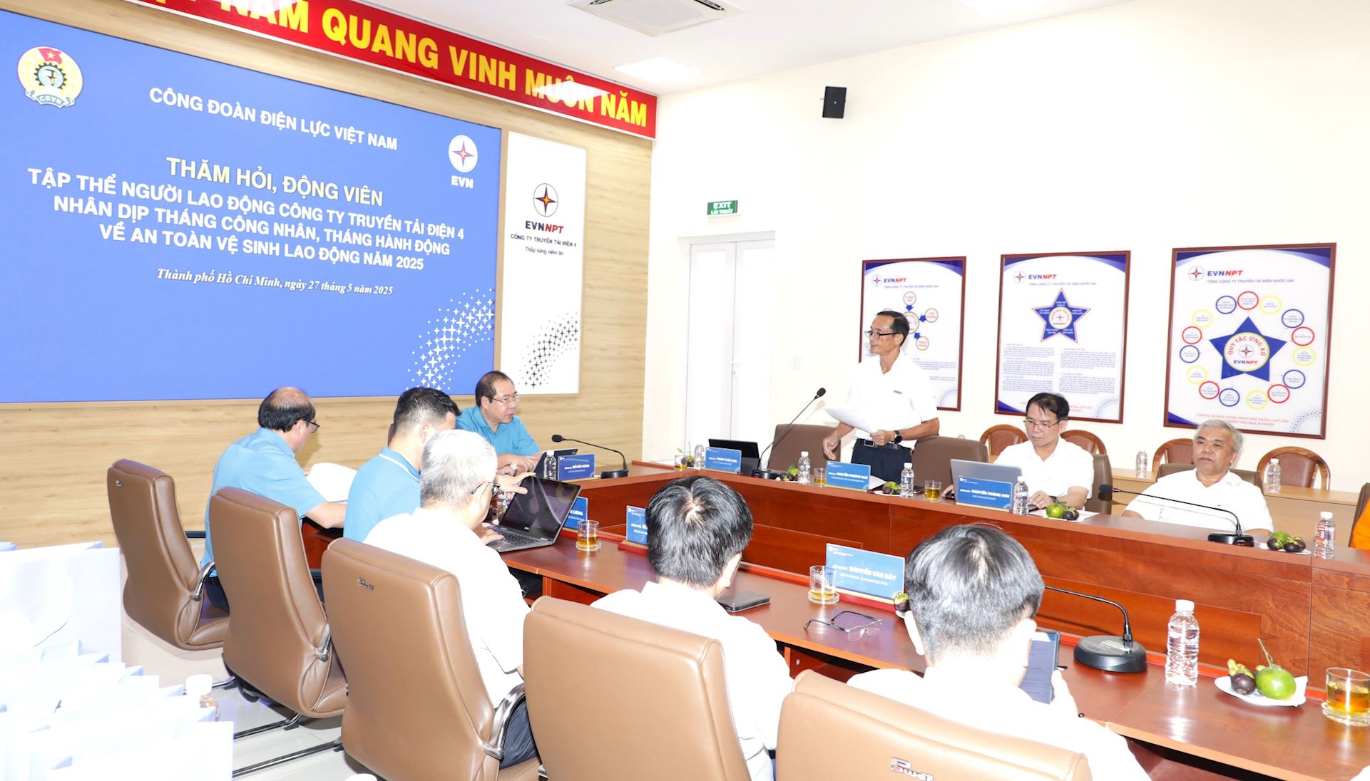 Công đoàn Điện lực Việt Nam thăm hỏi Công ty Truyền tải điện 4 nhân Tháng Công nhân và Tháng hành động ATVSLĐ năm 2025
