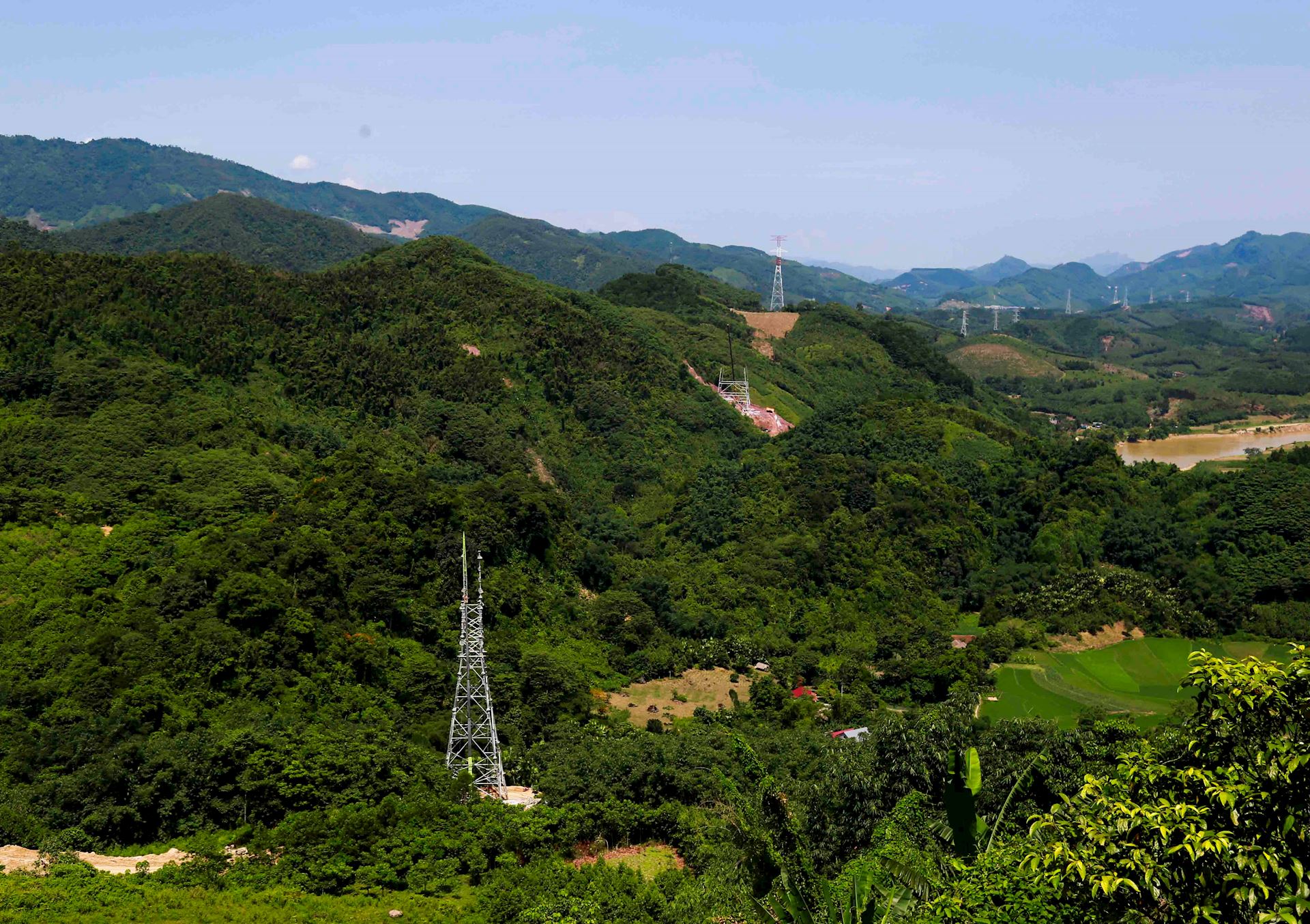 Công đoàn Điện lực Việt Nam thăm hỏi, động viên lực lượng thi công đường dây 500kV Lào Cai – Vĩnh Yên 6