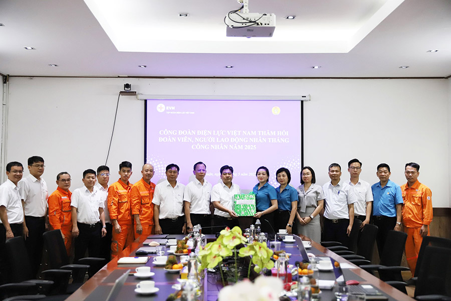 Công đoàn Điện lực Việt Nam thăm hỏi người lao động Nhà máy Nhiệt điện Vĩnh Tân 4 nhân Tháng Công nhân năm 2025 4