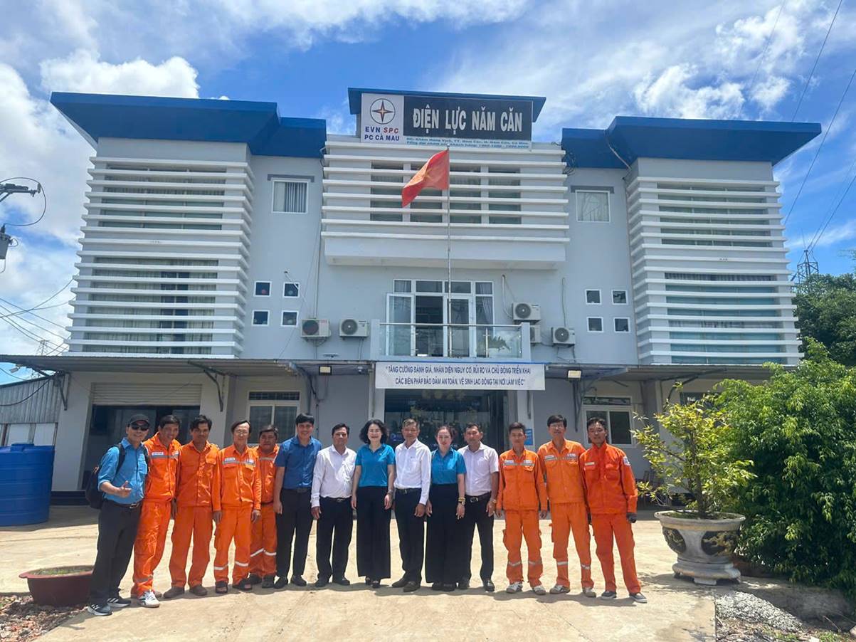 CÔNG ĐOÀN ĐIỆN LỰC VIỆT NAM THĂM HỎI THÁNG CÔNG NHÂN TẠI ĐIỆN LỰC NĂM CĂN - CÔNG TY ĐIỆN LỰC CÀ MAU 2