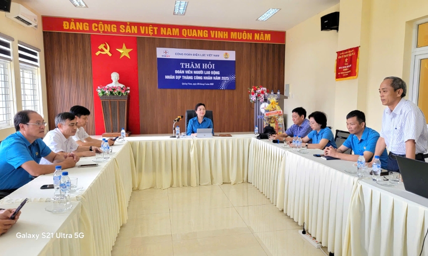 CÔNG ĐOÀN ĐIỆN LỰC VIỆT NAM THĂM HỎI THÁNG CÔNG NHÂN TẠI TRUYỀN TẢI ĐIỆN QUẢNG NAM 5