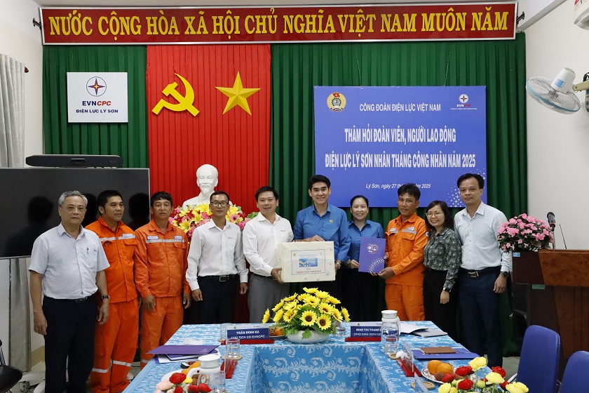 Công đoàn Điện lực Việt Nam thăm Tháng công nhân 2025 tại Quảng Ngãi 2