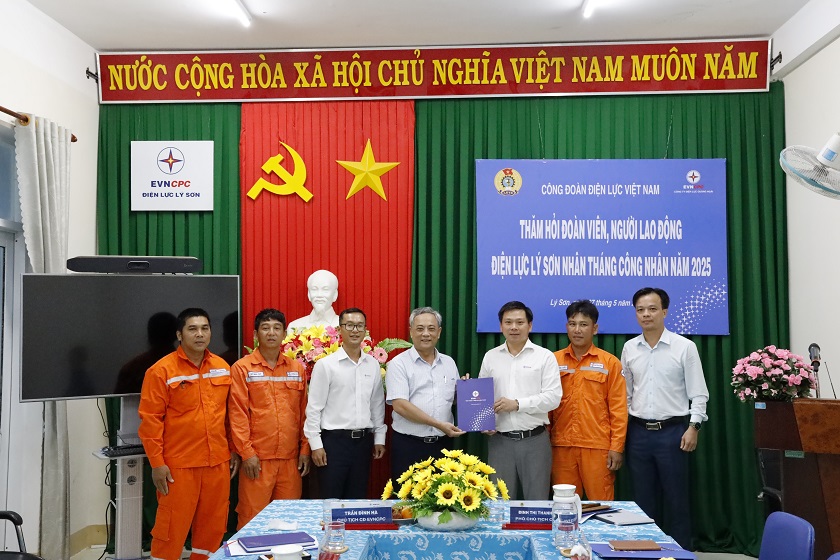 Công đoàn Điện lực Việt Nam thăm Tháng công nhân 2025 tại Quảng Ngãi 3