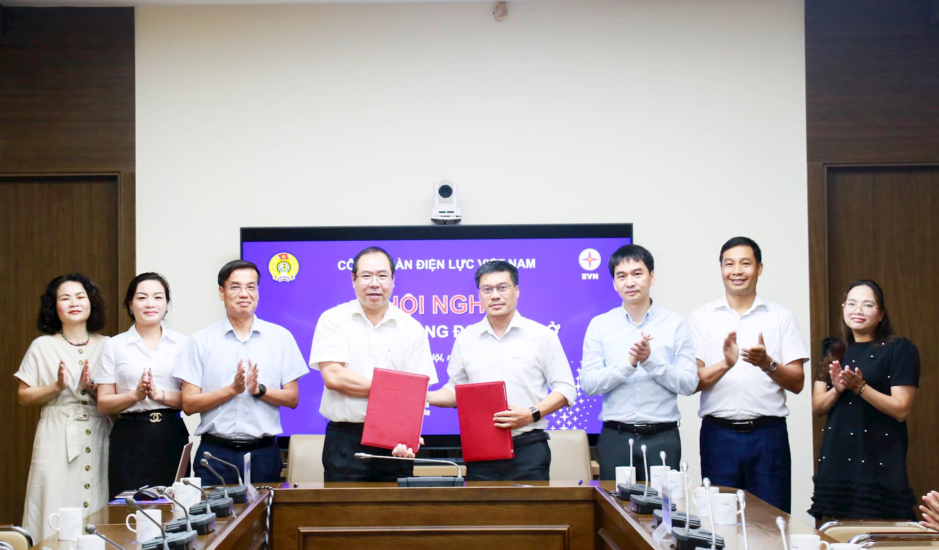 Công đoàn Điện lực Việt Nam tổ chức Hội nghị bàn giao 02 công đoàn cơ sở trực thuộc 1