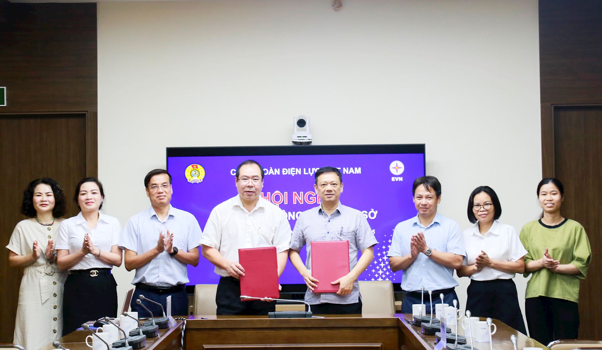 Công đoàn Điện lực Việt Nam tổ chức Hội nghị bàn giao 02 công đoàn cơ sở trực thuộc 2
