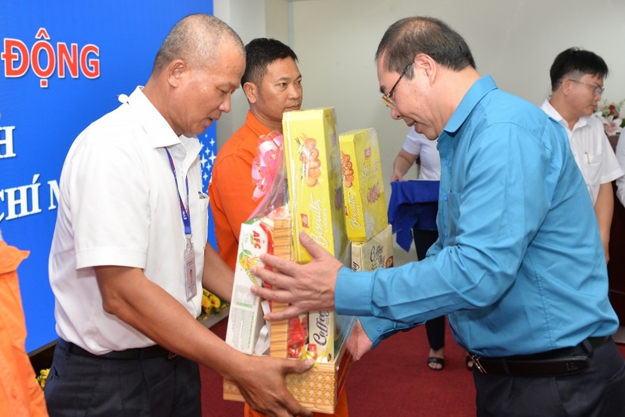 Công đoàn Điện lực Việt Nam tổ chức thăm hỏi, động viên người lao động nhân Tháng Công nhân năm 2025 6