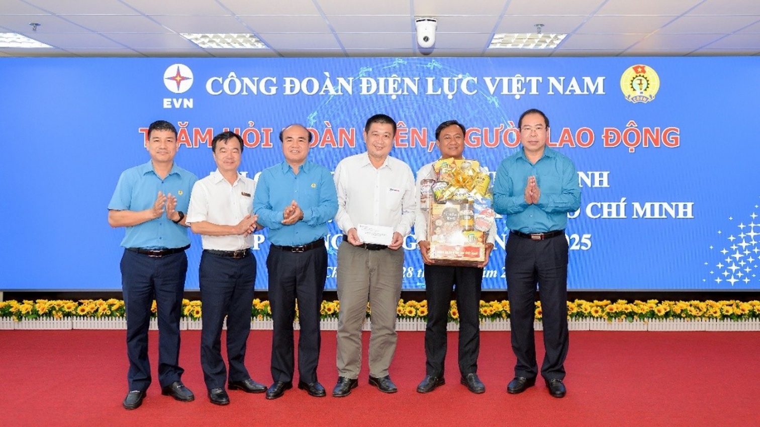 Công đoàn Điện lực Việt Nam tổ chức thăm hỏi, động viên người lao động nhân Tháng Công nhân năm 2025 7