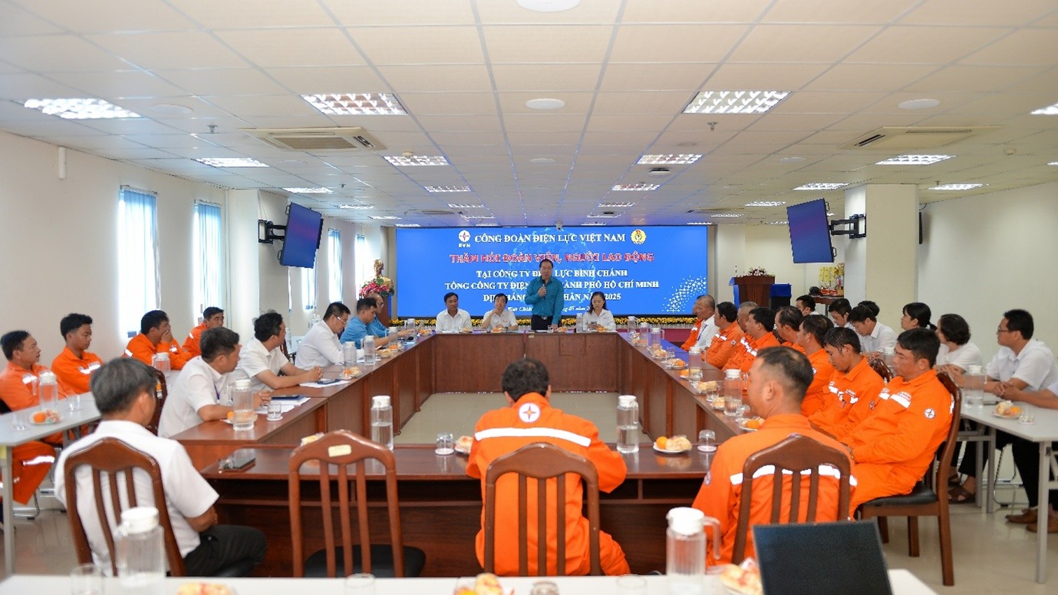 Công đoàn Điện lực Việt Nam tổ chức thăm hỏi, động viên người lao động nhân Tháng Công nhân năm 2025