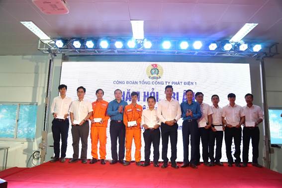 Công đoàn Điện lực Việt Nam và Tổng công ty Phát điện 1 thăm, động viên người lao động Công ty Nhiệt điện Duyên Hải nhân Tháng Công nhân 2