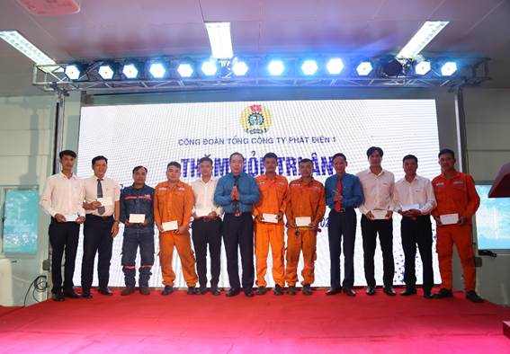 Công đoàn Điện lực Việt Nam và Tổng công ty Phát điện 1 thăm, động viên người lao động Công ty Nhiệt điện Duyên Hải nhân Tháng Công nhân 3