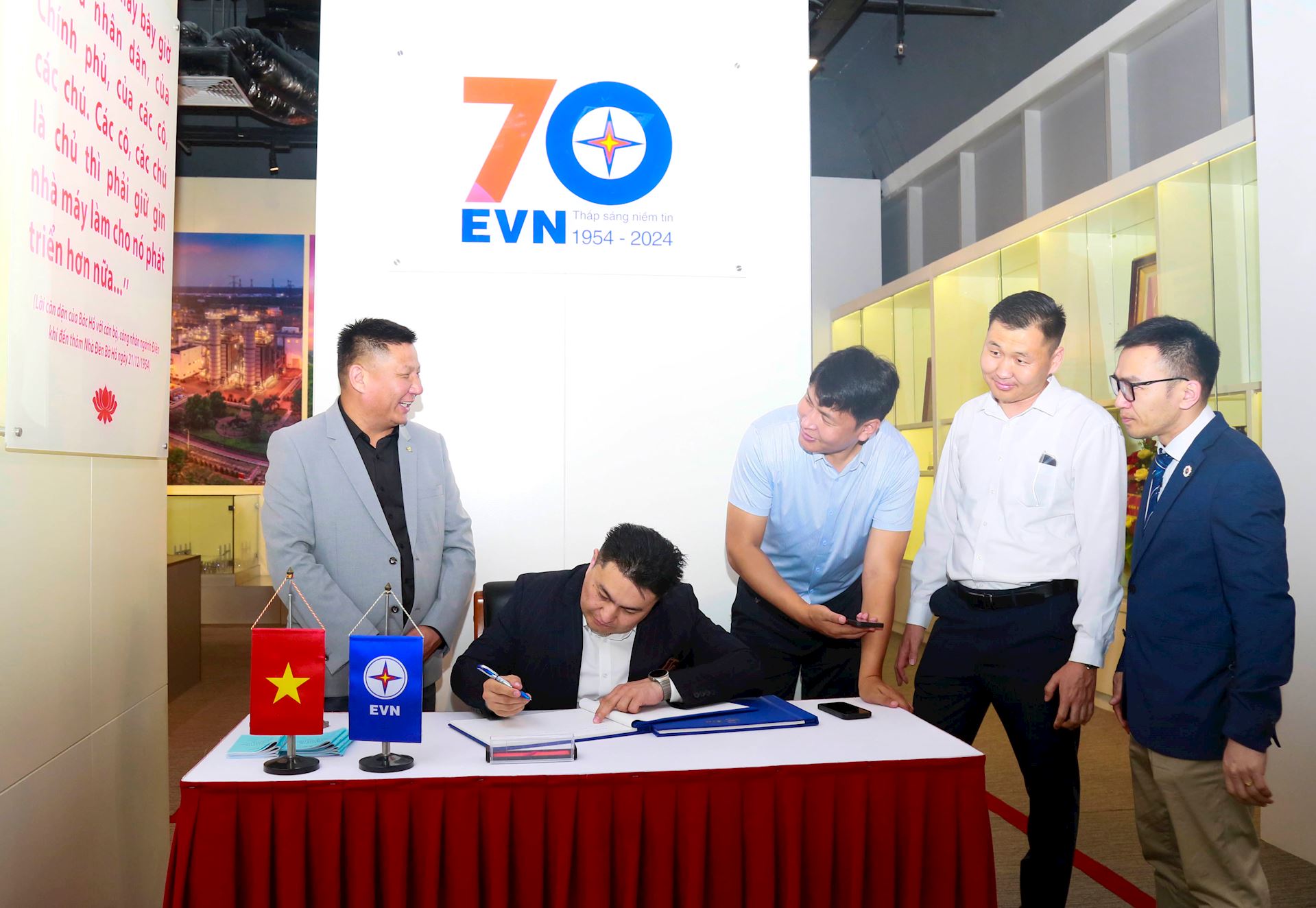 Công đoàn ĐLVN: Đón tiếp và làm việc với đoàn đại biểu Công đoàn Năng lượng, Địa chất và Khai thác mỏ Mông Cổ 3