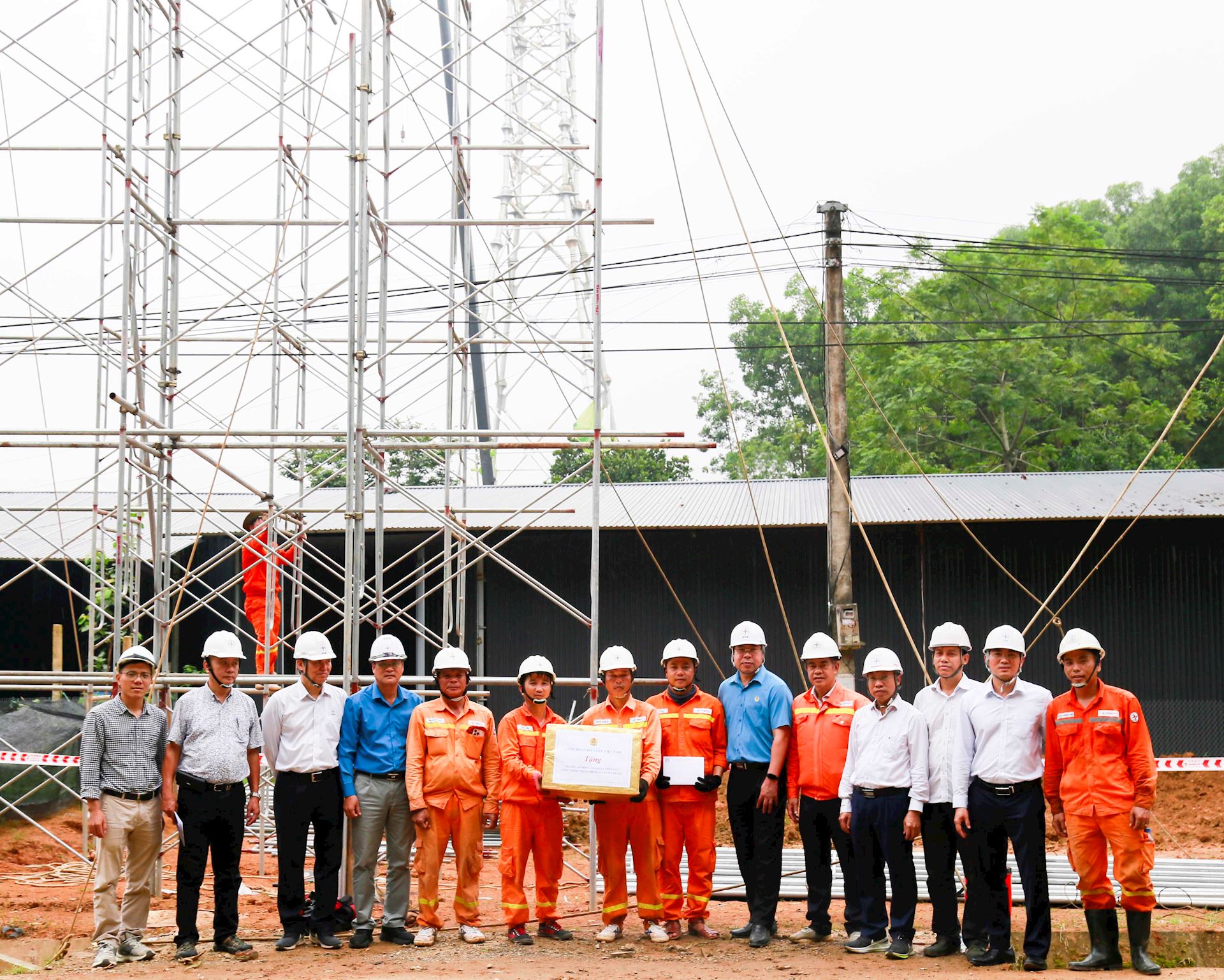 Công đoàn ĐLVN: Đồng hành trên tuyến lửa – Tiếp sức lực lượng thi công đường dây 500kV Lào Cai – Vĩnh Yên 1