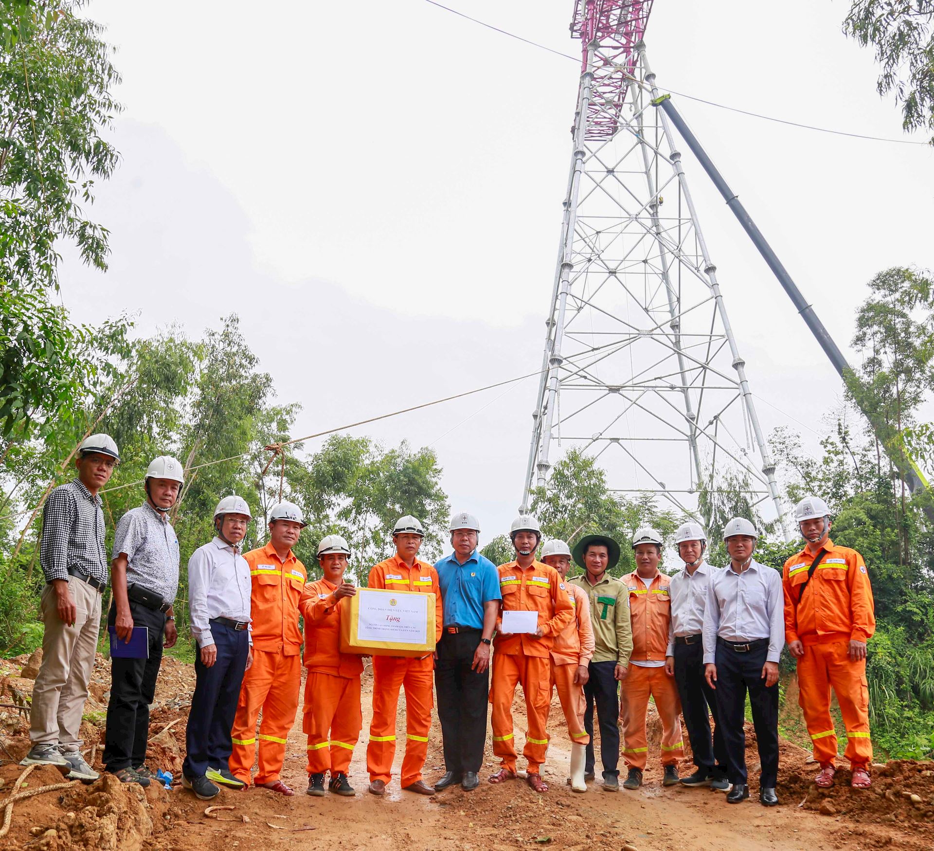 Công đoàn ĐLVN: Đồng hành trên tuyến lửa – Tiếp sức lực lượng thi công đường dây 500kV Lào Cai – Vĩnh Yên 2