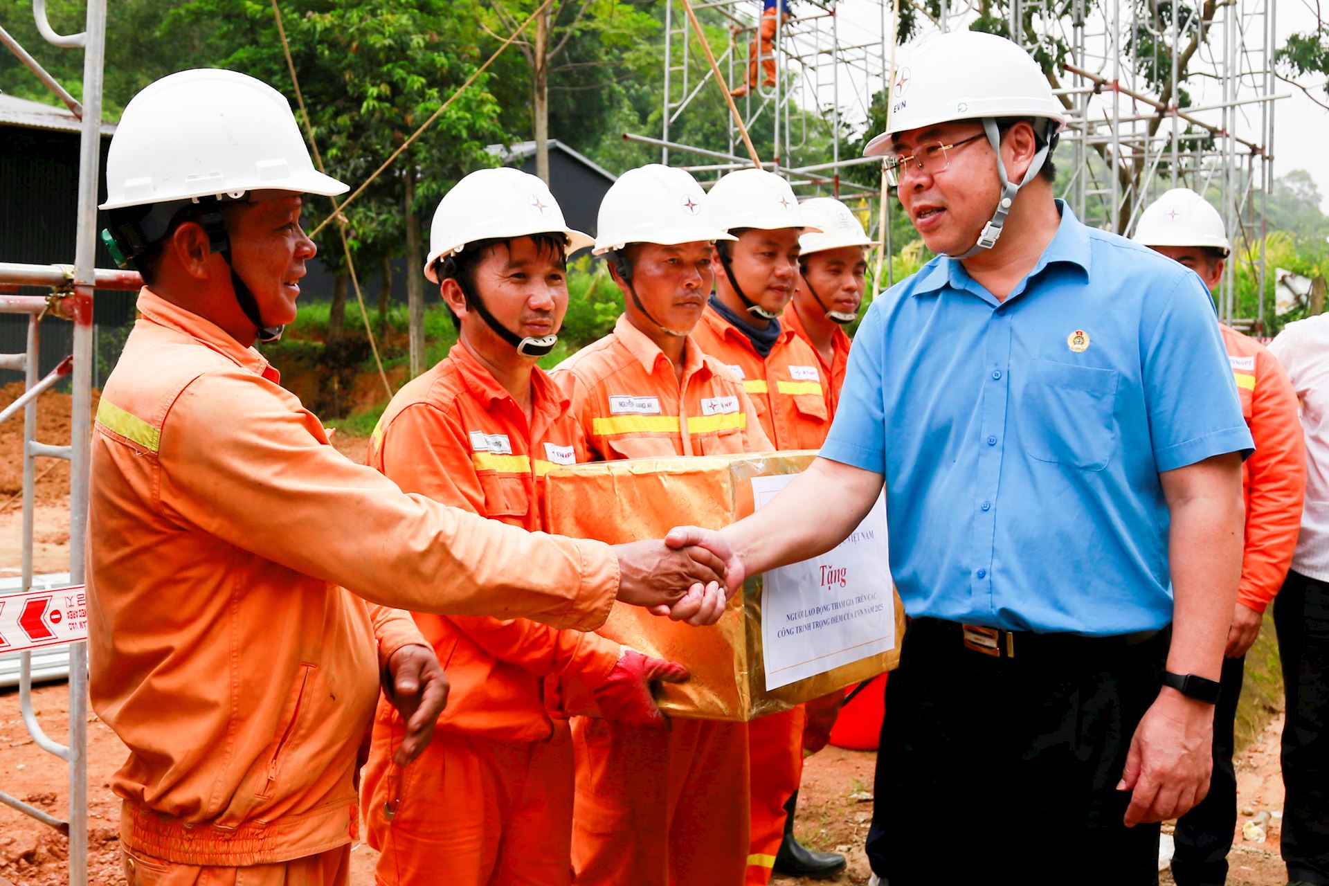 Công đoàn ĐLVN: Đồng hành trên tuyến lửa – Tiếp sức lực lượng thi công đường dây 500kV Lào Cai – Vĩnh Yên 5