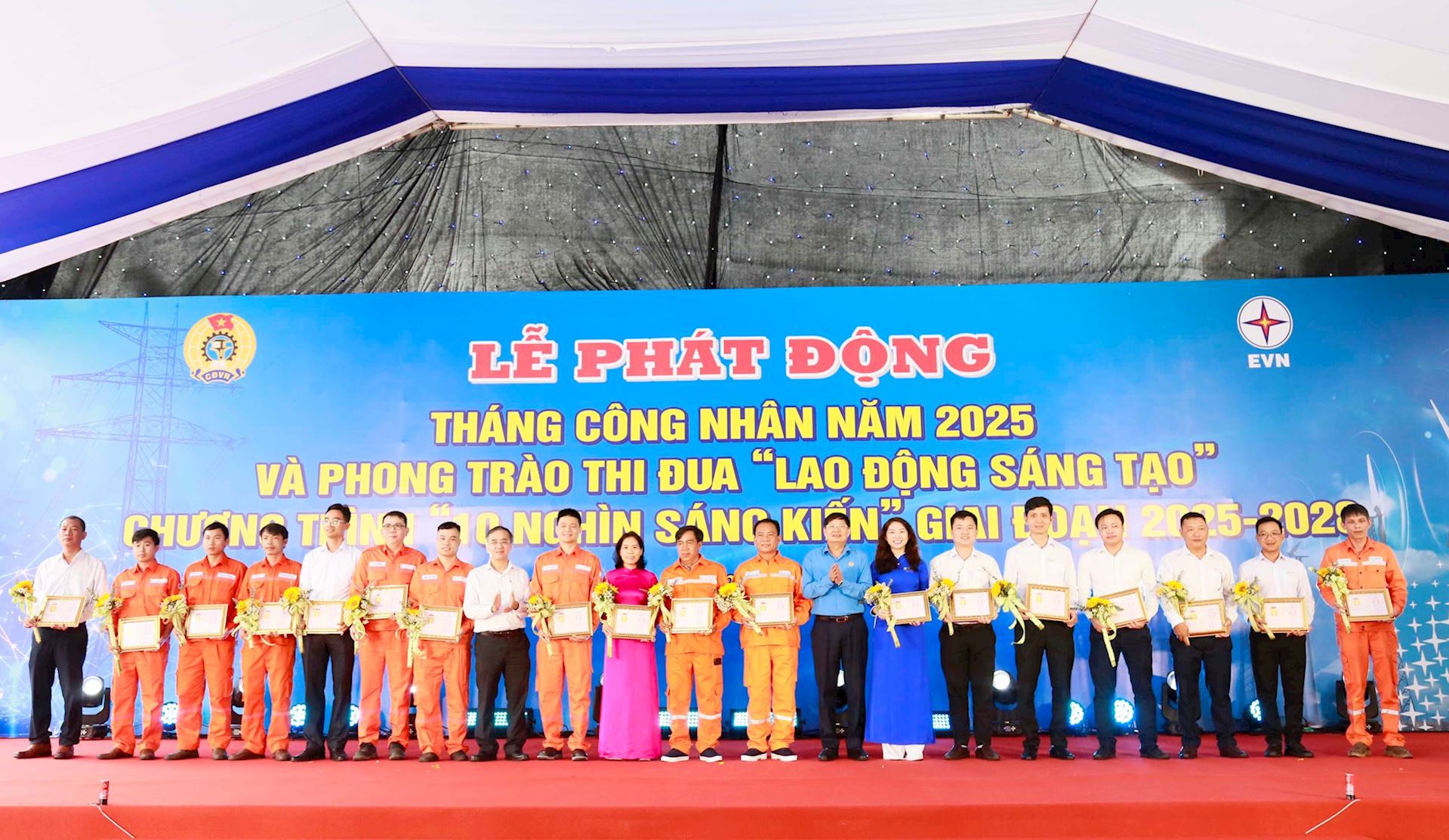 Công đoàn ĐLVN khen thưởng 26 tập thể và 28 cá nhân tại Hội nghị tổng kết Tháng Công nhân năm 2025.