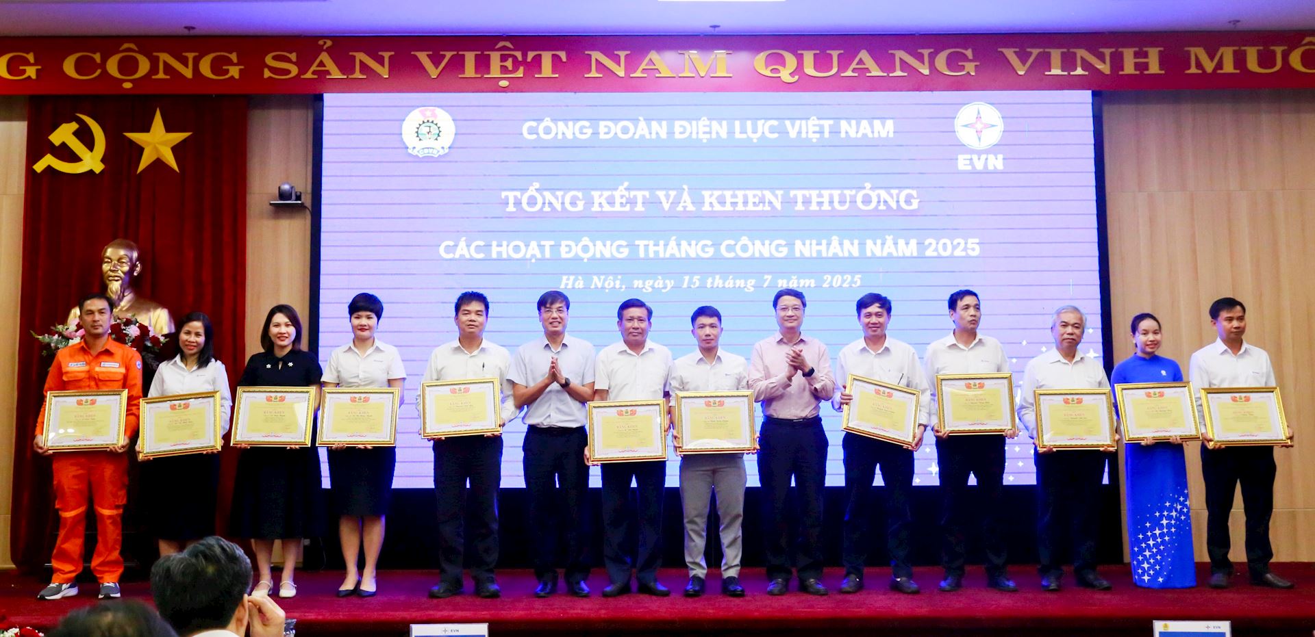 Công đoàn ĐLVN khen thưởng 27 tập thể và 29 cá nhân tại Hội nghị tổng kết Tháng Công nhân năm 2025. 3