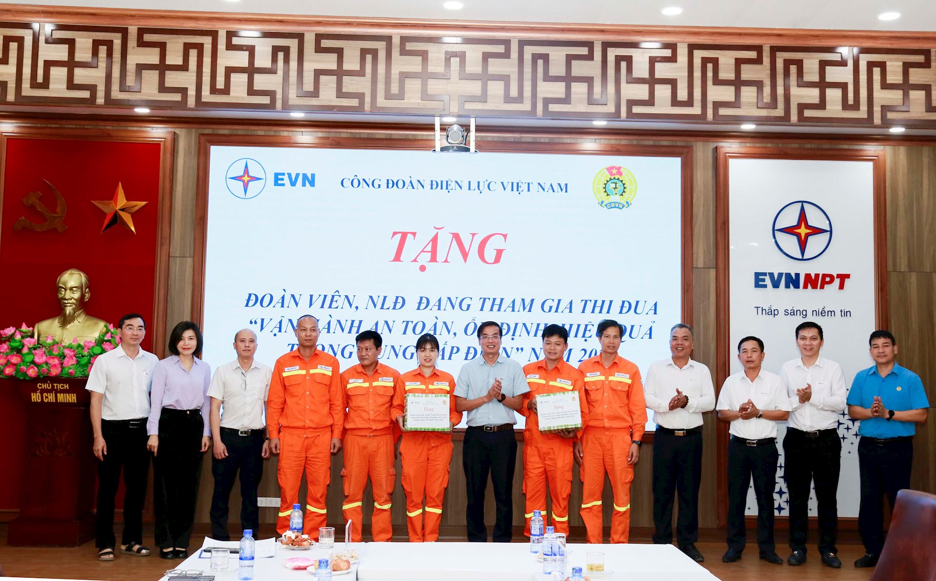 Công đoàn ĐLVN kiểm tra phong trào thi đua đảm bảo cung cấp điện an toàn, ổn định mùa nắng nóng 2025 6