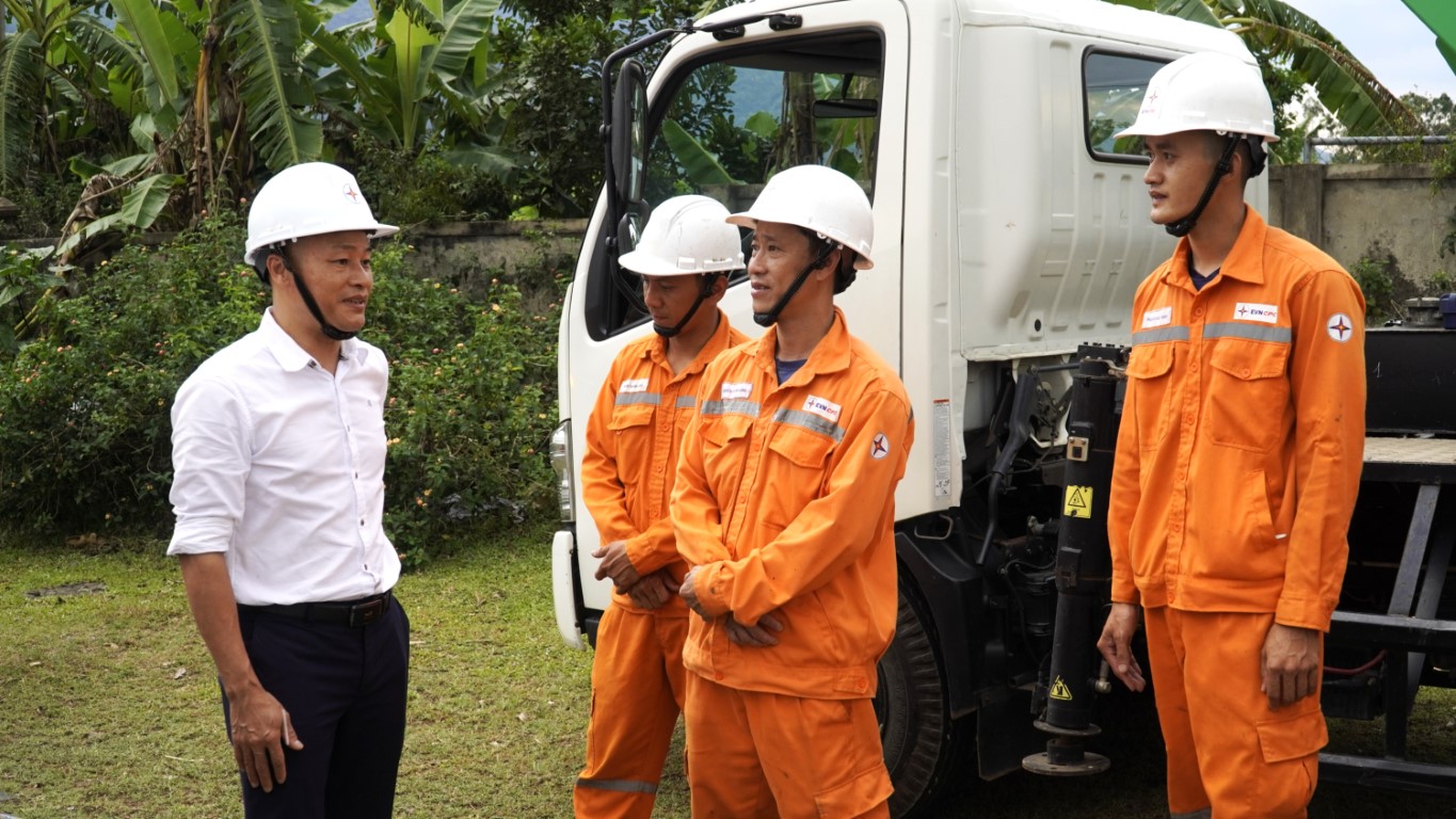 Công đoàn EVNCPC thăm hỏi người lao động nhân dịp Tháng Công nhân