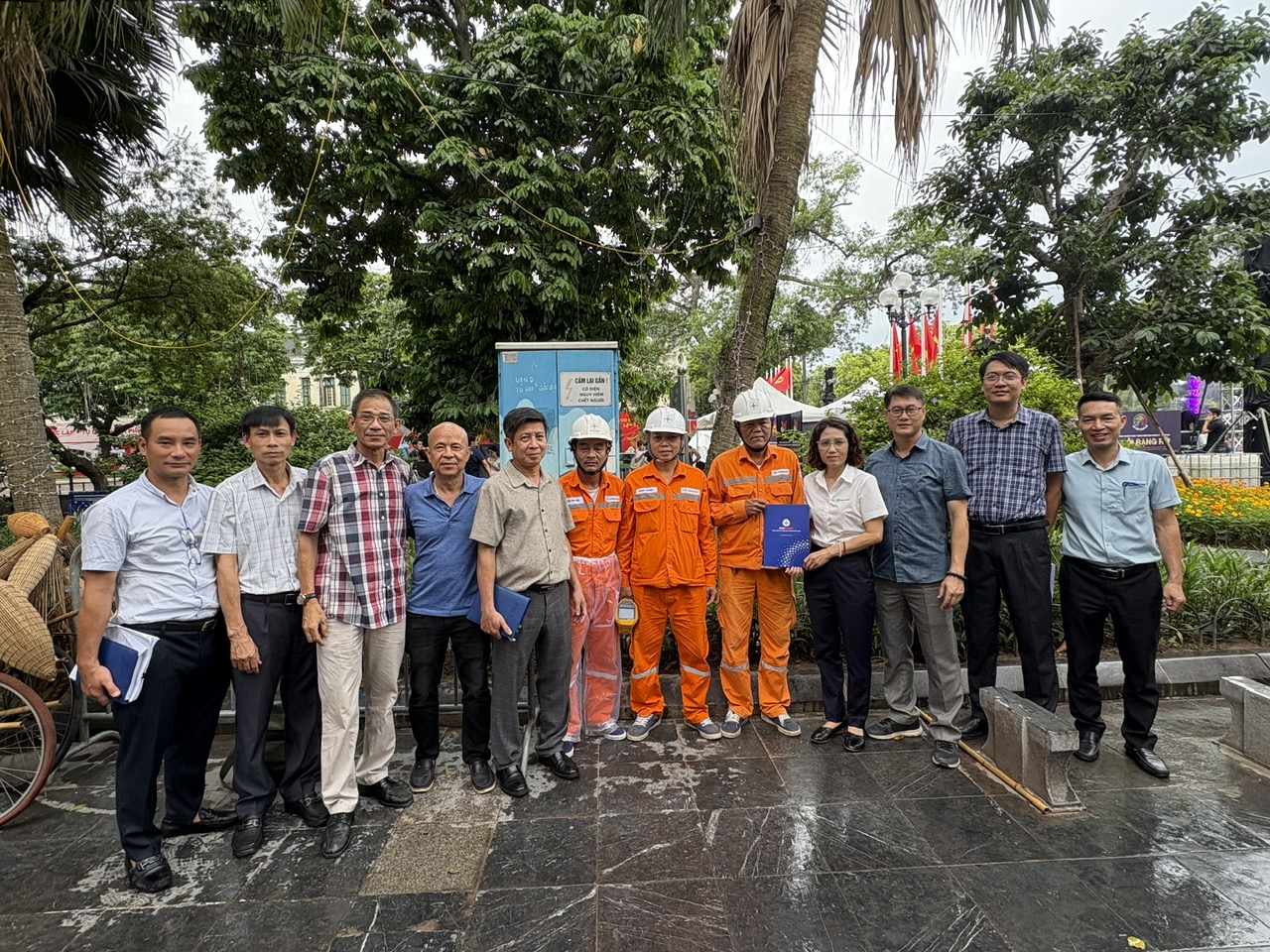 Công đoàn EVNHANOI đồng hành cùng chuyên môn đảm bảo điện cho Đại lễ A80 1