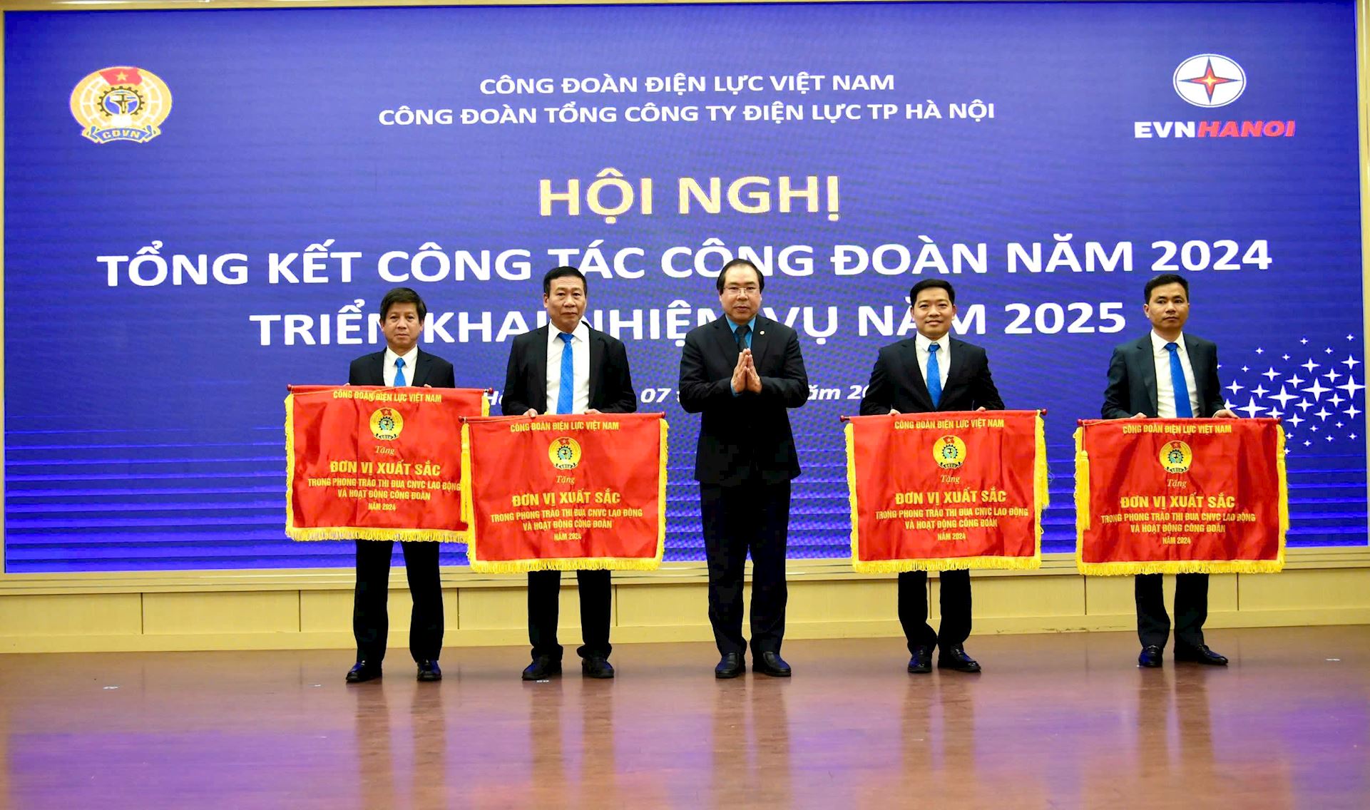 Công đoàn EVNHANOI hoàn thành xuất sắc nhiệm vụ năm 2024. 4