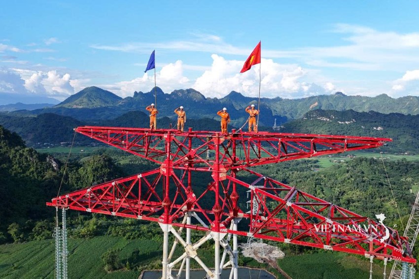 Công đoàn EVNNPT - Đồng hành cùng chuyên môn, lan tỏa phong trào thi đua trên các công trình trọng điểm 8