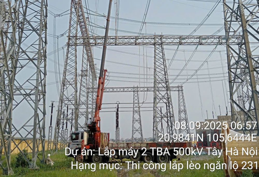 Công đoàn EVNNPT động viên người lao động đang nỗ lực đẩy nhanh tiến độ Dự án lắp máy 2 Trạm biến áp 500kV Tây Hà Nội 2