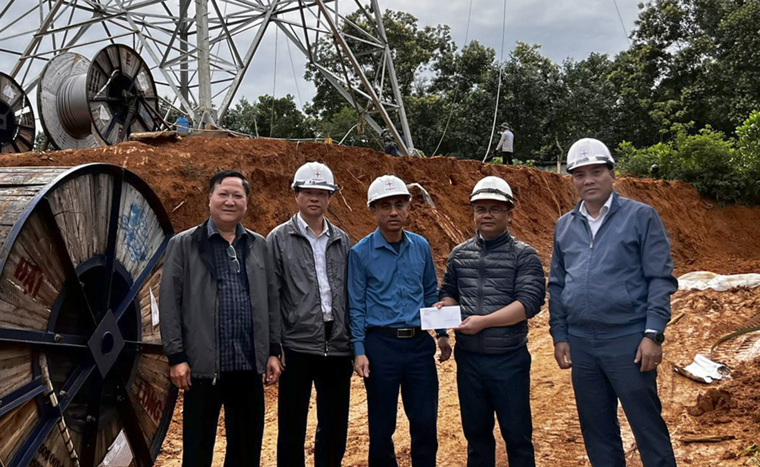 Công đoàn EVNNPT động viên người lao động thi công Dự án được Tổng LĐLĐ Việt Nam phát động thi đua 3