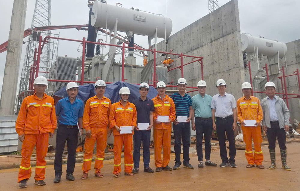 Công đoàn EVNNPT động viên người lao động thi công Dự án Nâng công suất Trạm biến áp 500kV Việt Trì