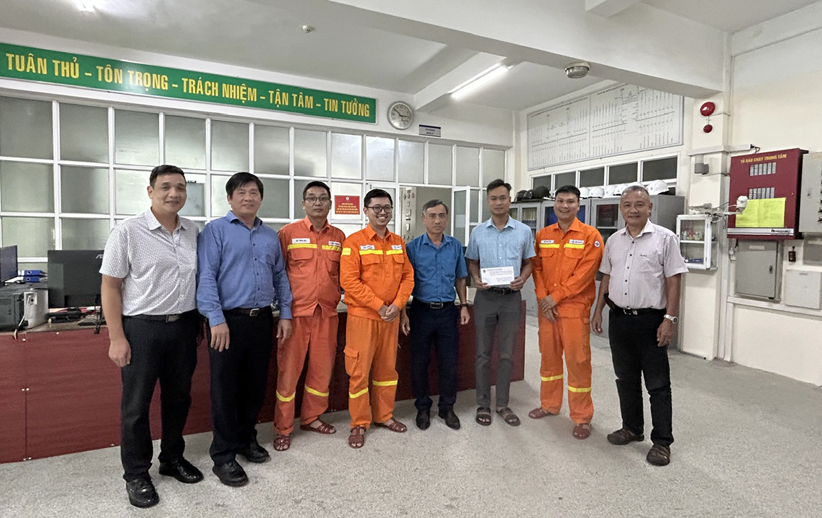 Công đoàn EVNNPT thăm hỏi, động viên người lao động trực đảm bảo cung cấp điện cho Đại lễ Quốc khánh 2/9 1