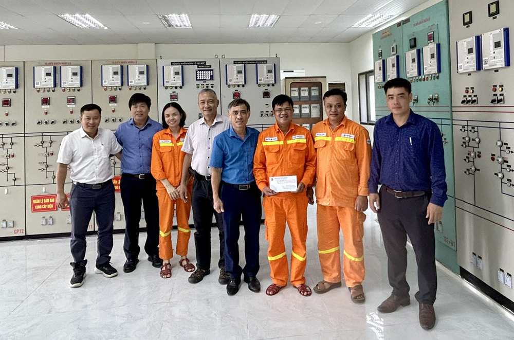 Công đoàn EVNNPT thăm hỏi, động viên người lao động trực đảm bảo cung cấp điện cho Đại lễ Quốc khánh 2/9 3