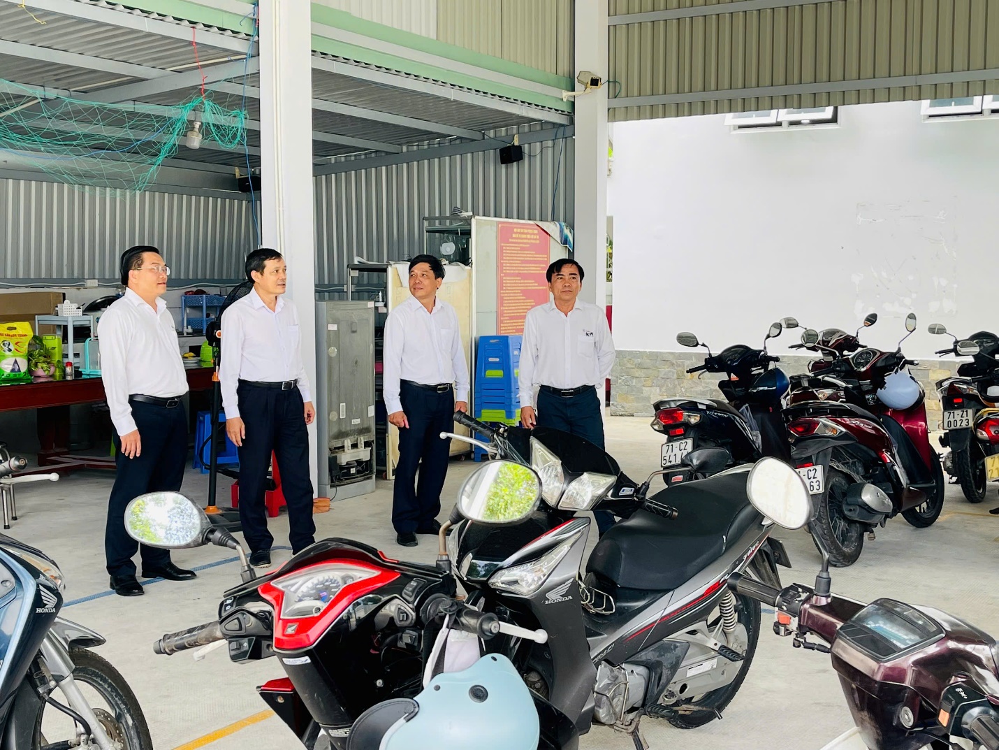 Công Đoàn EVNSPC thăm và trao tặng quà hai Mái Ấm Công Đoàn Tại Vĩnh Long 2