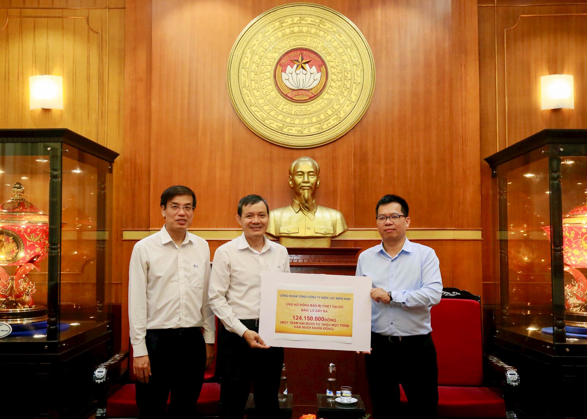 Công đoàn EVNSPC ủng hộ 124,15 triệu đồng hỗ trợ đồng bào miền Trung, Tây Nguyên bị thiệt hại do mưa lũ