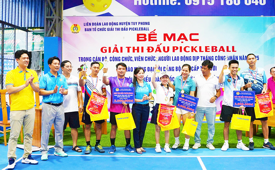 Công đoàn Nhà máy Nhiệt điện Vĩnh Tân 4 đạt thành tích cao tại Giải pickleball huyện Tuy Phong năm 2025 4