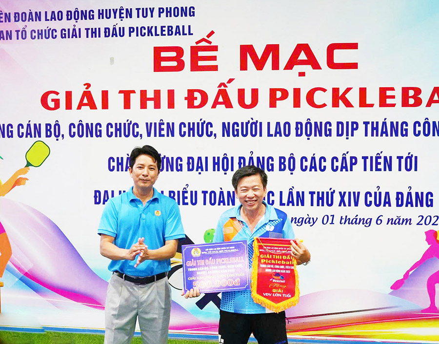 Công đoàn Nhà máy Nhiệt điện Vĩnh Tân 4 đạt thành tích cao tại Giải pickleball huyện Tuy Phong năm 2025 5