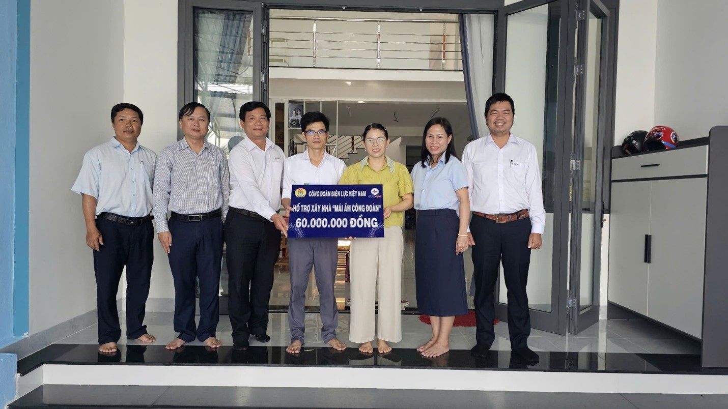 Công đoàn PC Gia Lai trao kinh phí hỗ trợ xây dựng “Mái ấm Công đoàn”