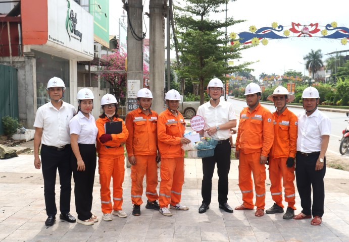 Công đoàn PC Yên Bái thăm hỏi trong Tháng Công nhân năm 2025 – Lan tỏa sự quan tâm, tiếp thêm động lực cho người lao động