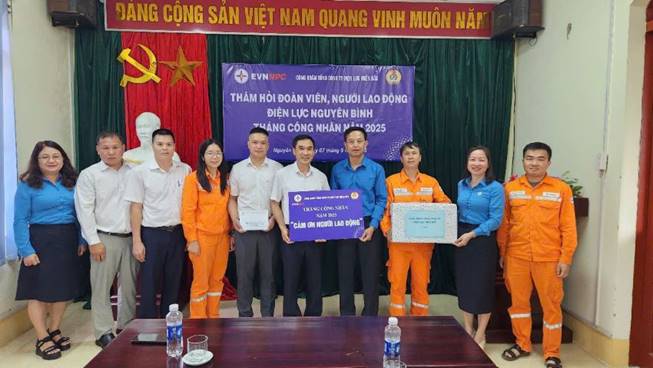 Công đoàn Tổng Công ty Điện lực miền Bắc: Thăm hỏi đoàn viên, người lao động trên địa bàn tỉnh Cao Bằng nhân Tháng Công nhân năm 2025 1