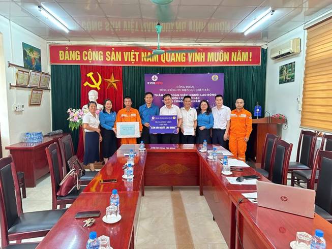 Công đoàn Tổng Công ty Điện lực miền Bắc: Thăm hỏi đoàn viên, người lao động trên địa bàn tỉnh Cao Bằng nhân Tháng Công nhân năm 2025 2