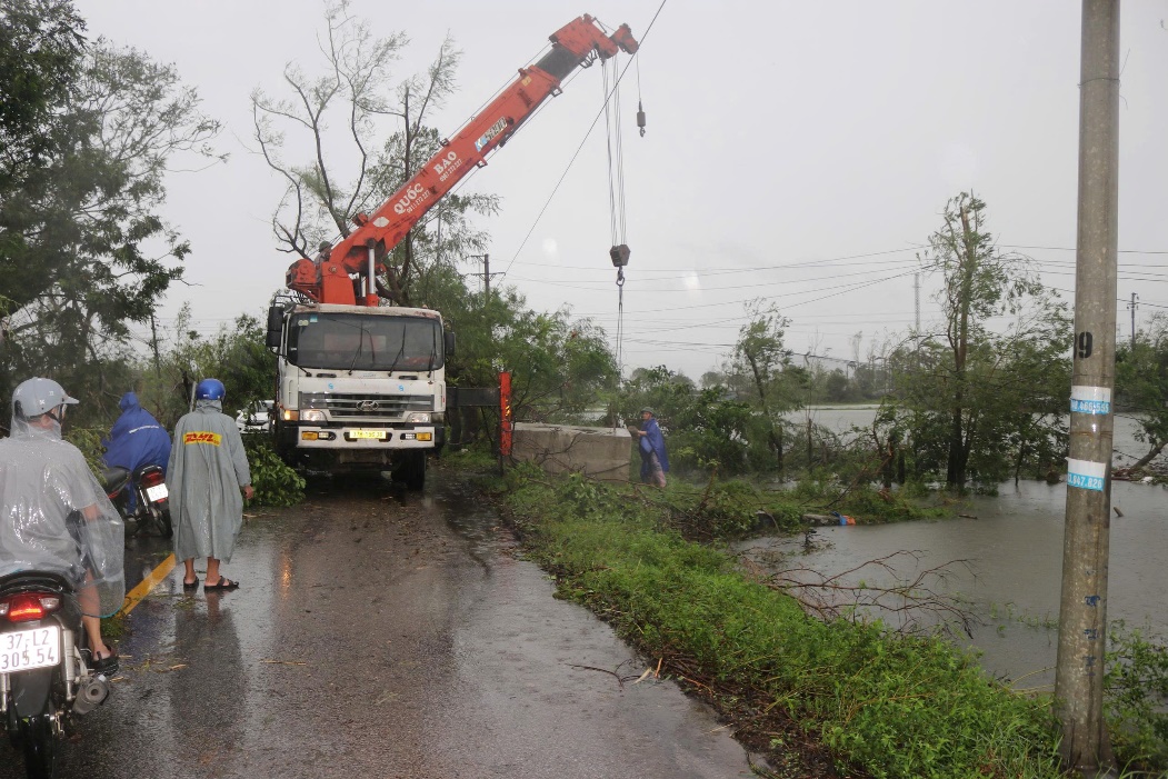 CÔNG ĐOÀN TỔNG CÔNG TY ĐIỆN LỰC MIỀN BẮC THĂM HỎI, ĐỘNG VIÊN CÁC ĐƠN VỊ BỊ ẢNH HƯỞNG CƠN BÃO SỐ 10 4