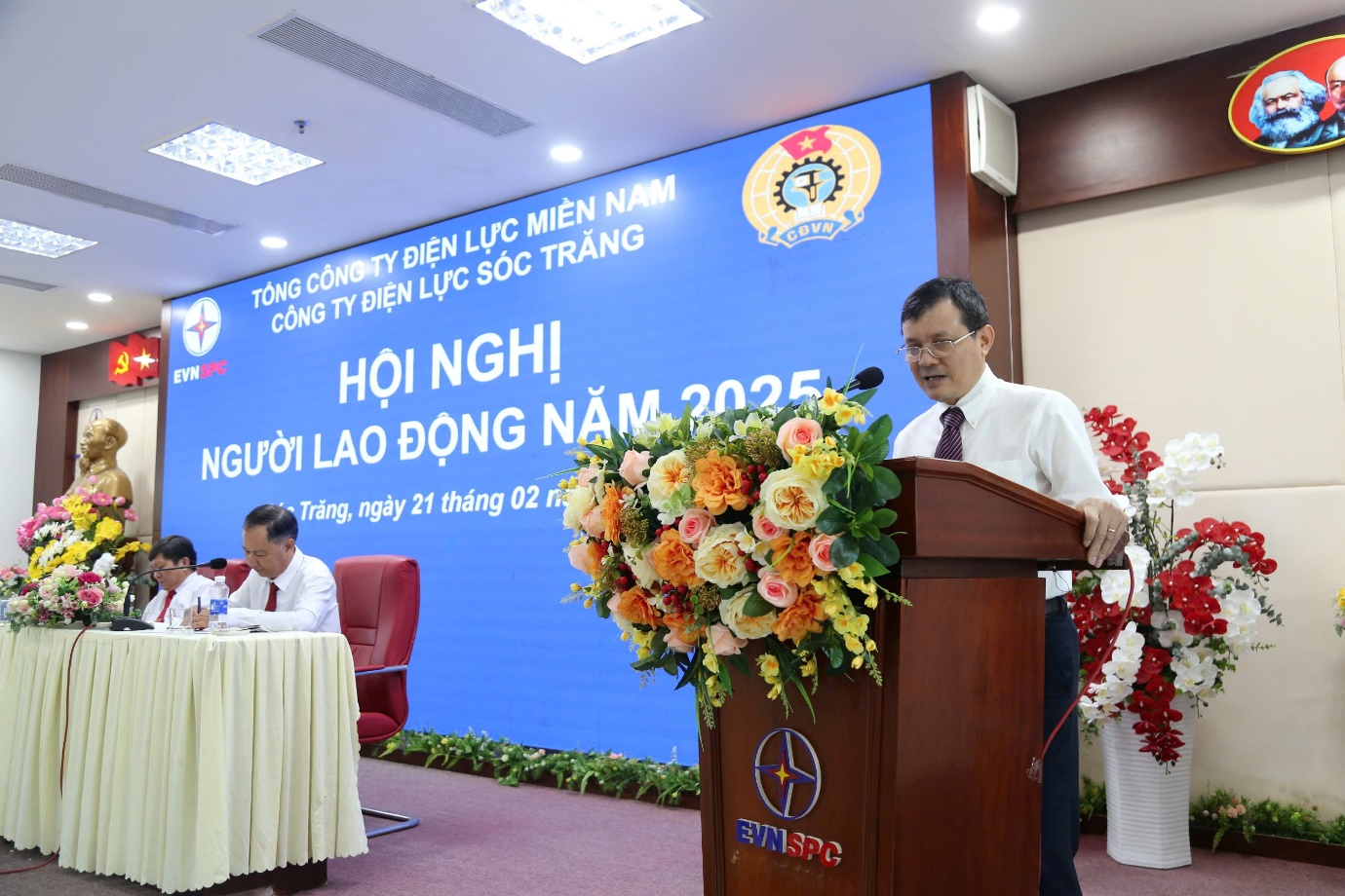 Công đoàn Tổng công ty Điện lực miền Nam đồng hành cùng chuyên môn, thi đua hoàn thành đóng điện các công trình trọng điểm. 3