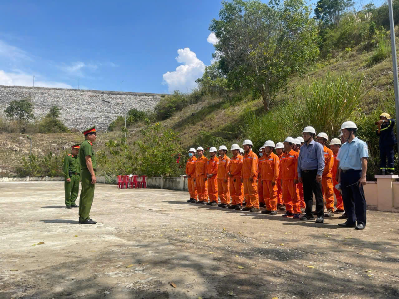 Công nhân ngành điện sôi nổi ưởng ứng Tháng công nhân và tháng hành động về an toàn, vệ sinh lao động năm 2025 4