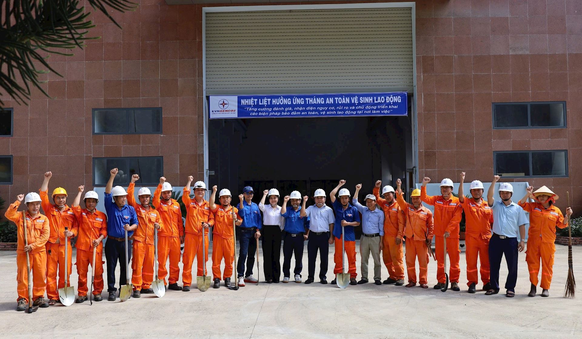 Công nhân ngành điện sôi nổi ưởng ứng Tháng công nhân và tháng hành động về an toàn, vệ sinh lao động năm 2025