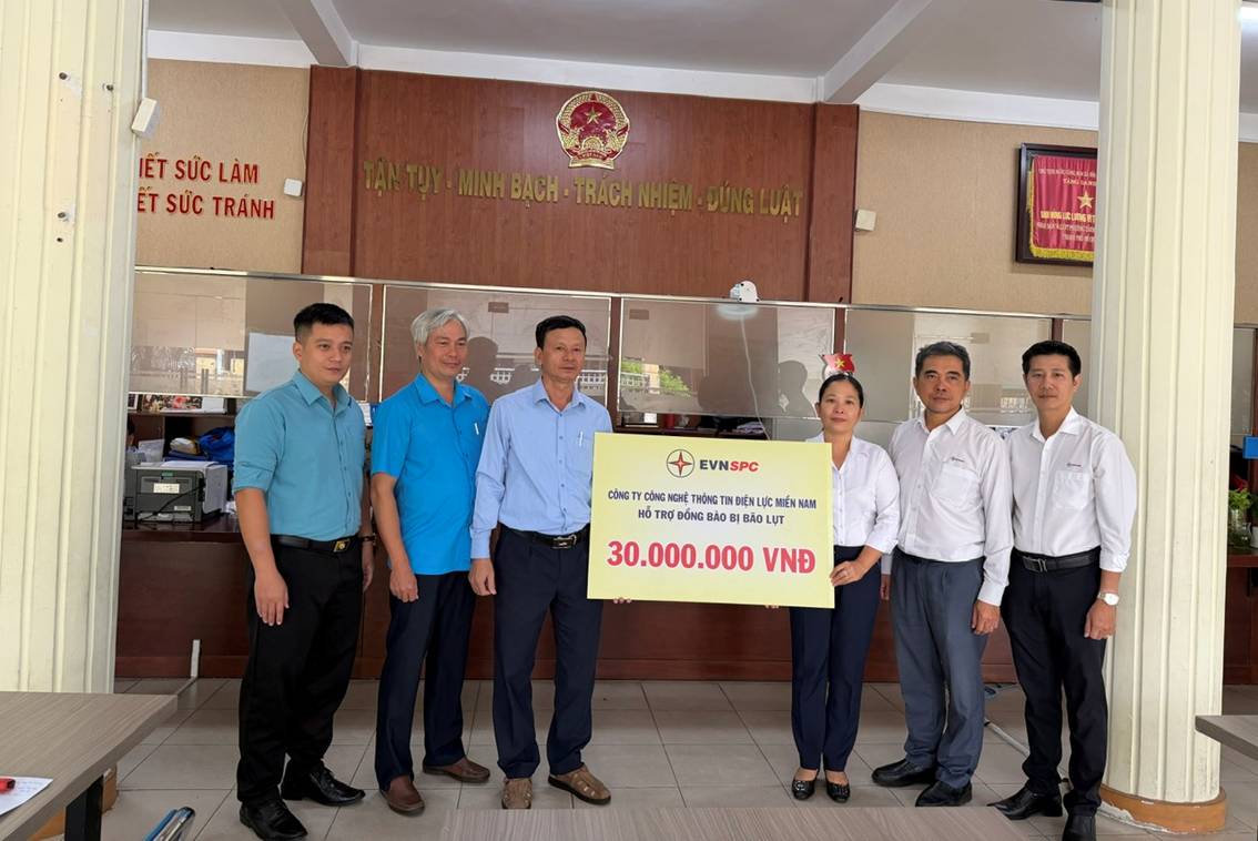 Công ty Công nghệ thông tin Điện lực miền Nam hướng về đồng bào bị lũ lụt.