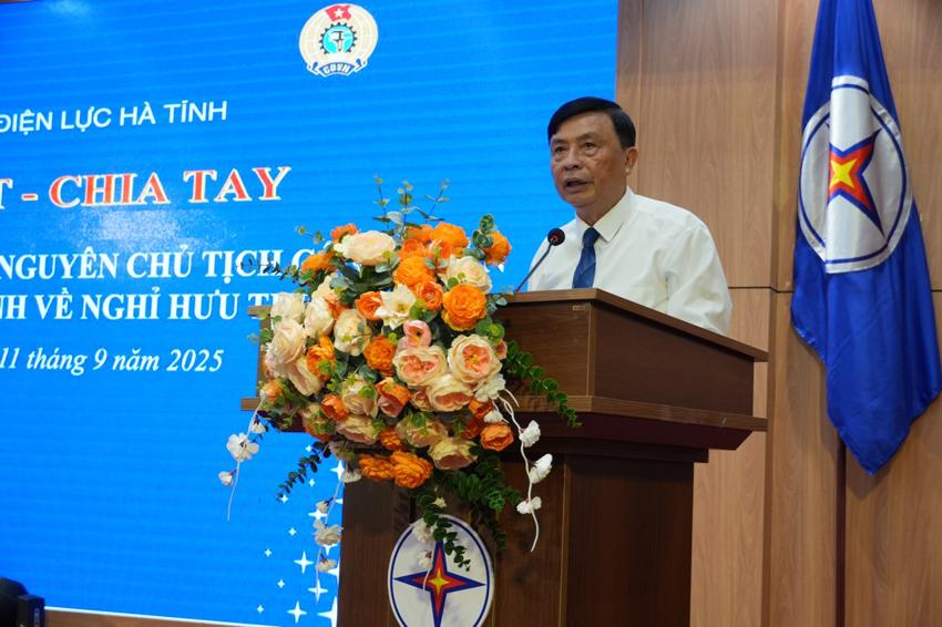 Công ty Điện lực Hà Tĩnh tổ chức Lễ công bố Quyết định nghỉ hưu và công tác cán bộ Công đoàn 4
