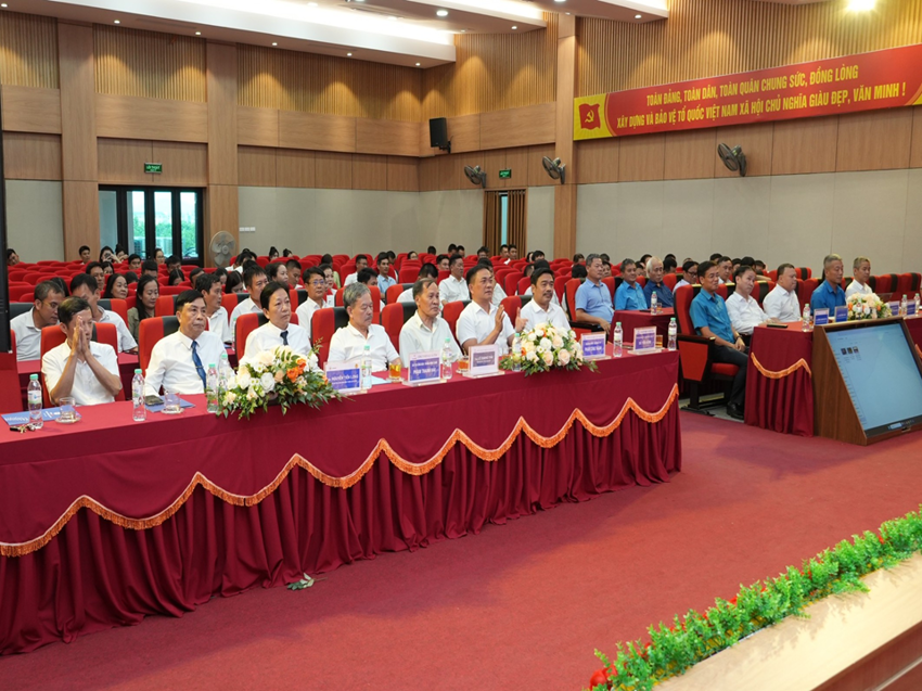 Công ty Điện lực Hà Tĩnh tổ chức Lễ công bố Quyết định nghỉ hưu và công tác cán bộ Công đoàn